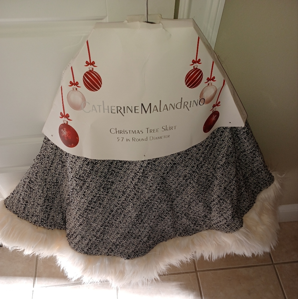 Christina malandrino tree skirt, b/w